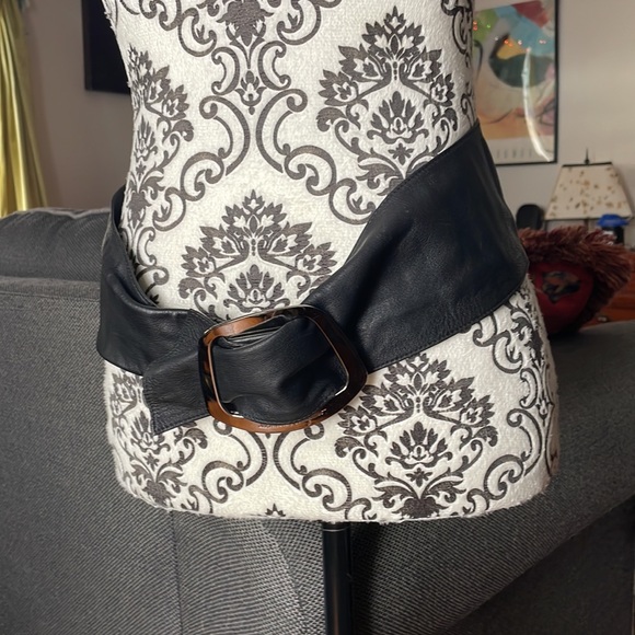 Salvatore Ferragamo black supple Leather Belt pull thru closure - Picture 9 of 9